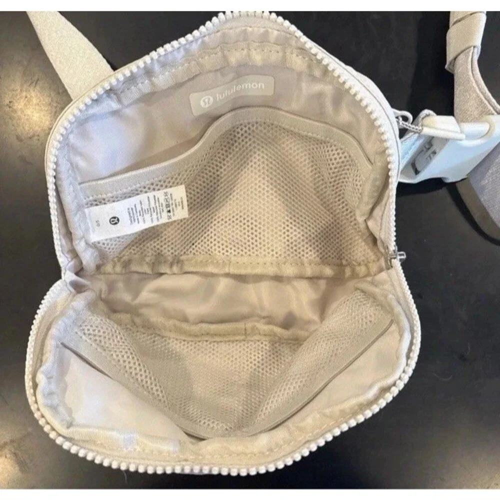 Lululemon Everywhere Belt Bag One Size LU9B8PS WNDM White/cream